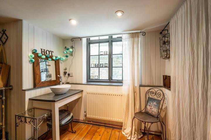 9A St Quintin Avenue, London, W10 6NX