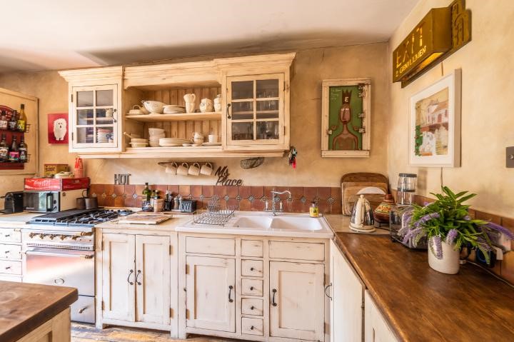 9A St Quintin Avenue, London, W10 6NX