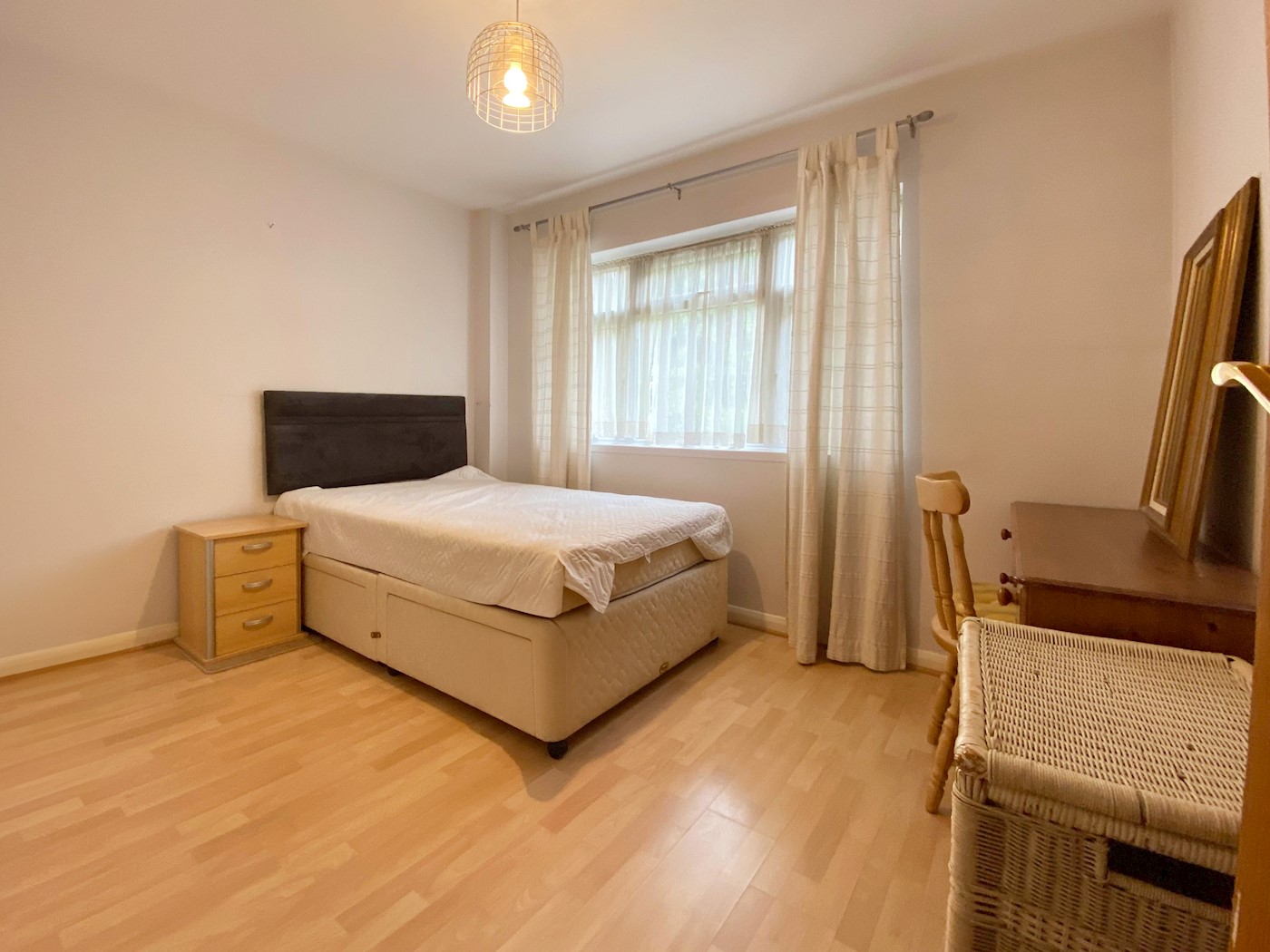 25 Harriet Way, Bushey, WD23 4JH