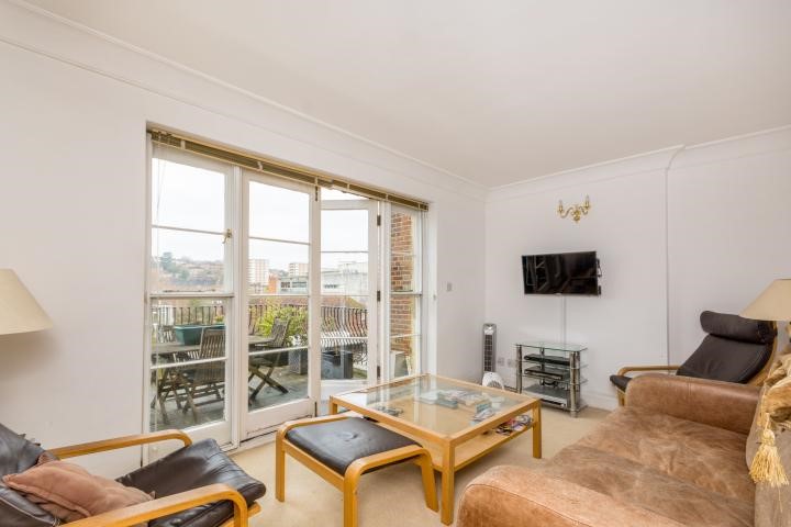 Flat 3, 12 Quarry Street, Guildford, GU1 3UY
