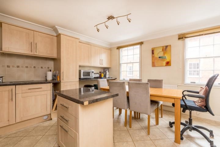 Flat 3, 12 Quarry Street, Guildford, GU1 3UY