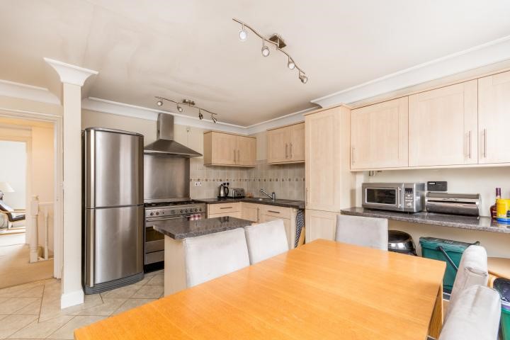 Flat 3, 12 Quarry Street, Guildford, GU1 3UY