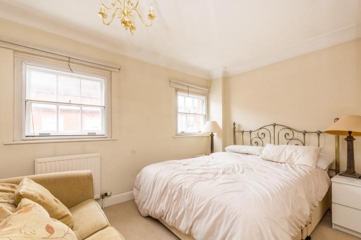 Flat 3, 12 Quarry Street, Guildford, GU1 3UY