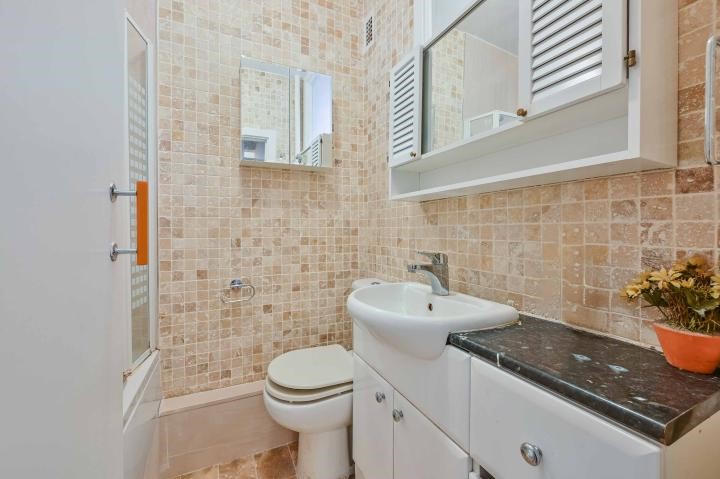 Russell Court, Woburn Place, London, WC1H