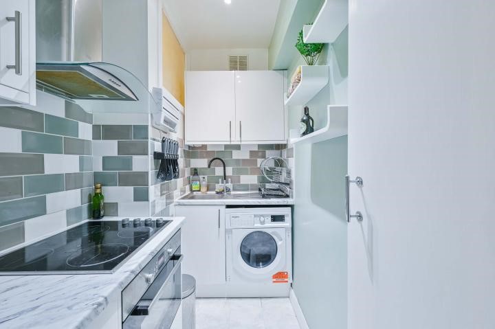 Russell Court, Woburn Place, London, WC1H