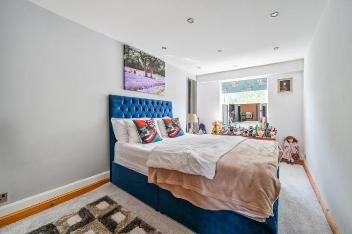 Wentworth Crescent, London, SE15