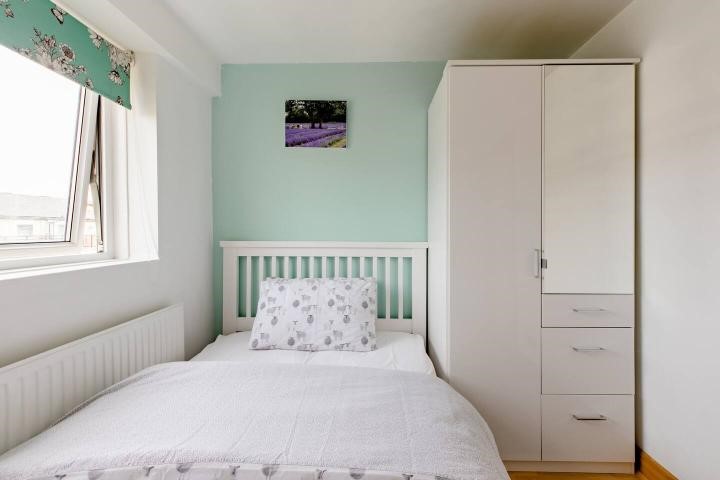 Wentworth Crescent, London, SE15