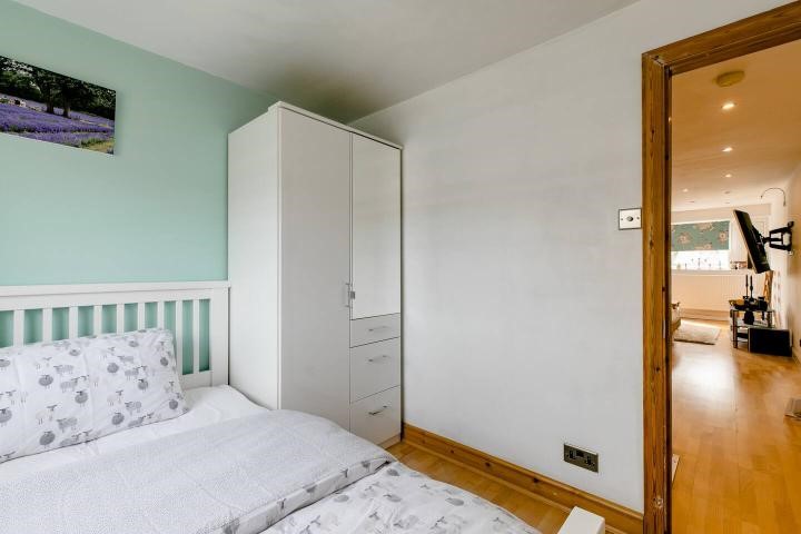Wentworth Crescent, London, SE15