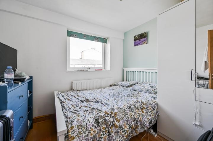 Wentworth Crescent, London, SE15