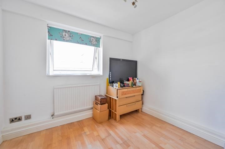 Wentworth Crescent, London, SE15