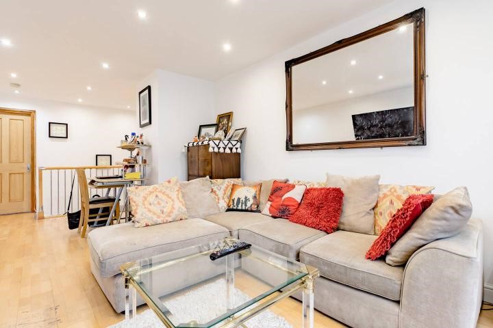 Wentworth Crescent, London, SE15