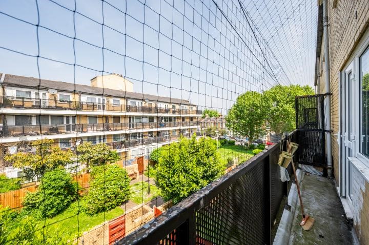 Wentworth Crescent, London, SE15