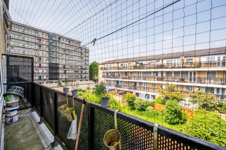 Wentworth Crescent, London, SE15