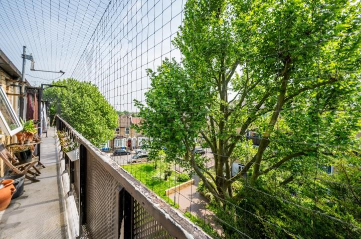 Wentworth Crescent, London, SE15