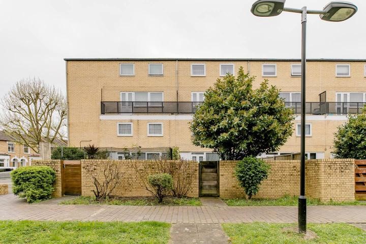 Wentworth Crescent, London, SE15