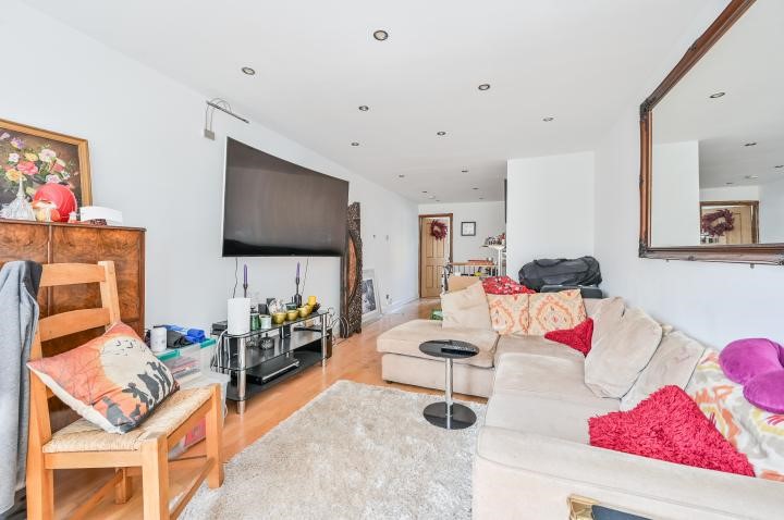 Wentworth Crescent, London, SE15