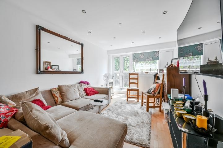 Wentworth Crescent, London, SE15