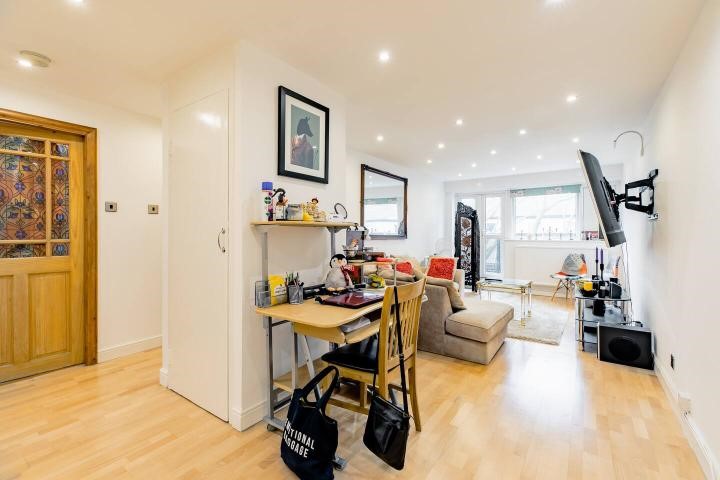 Wentworth Crescent, London, SE15
