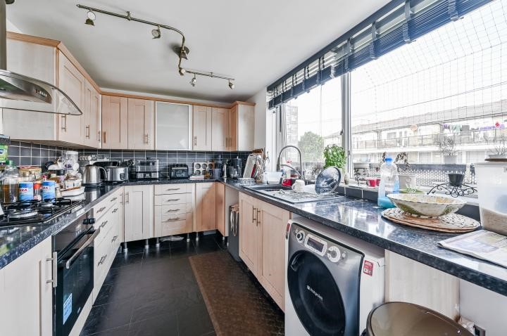 Wentworth Crescent, London, SE15