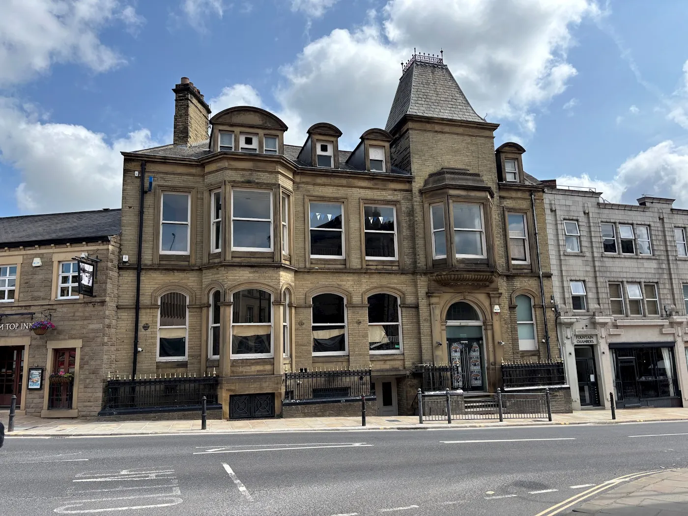 24 Fountain Street, Halifax, HX1 1LW