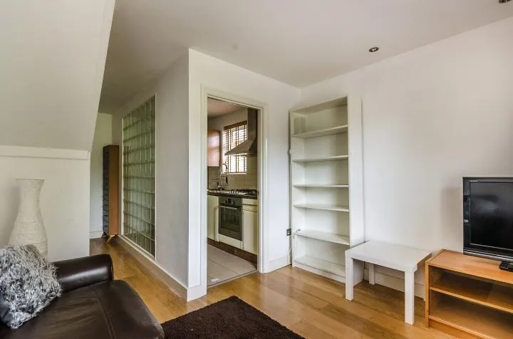 Bloemfontein Road, London, W12