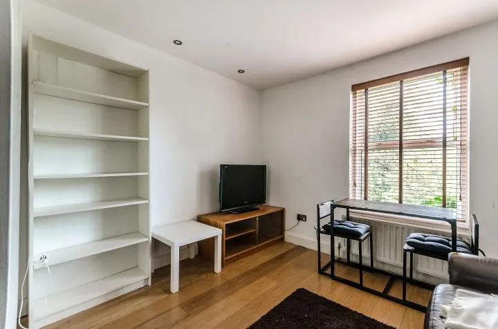 Bloemfontein Road, London, W12