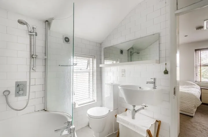 Bloemfontein Road, London, W12