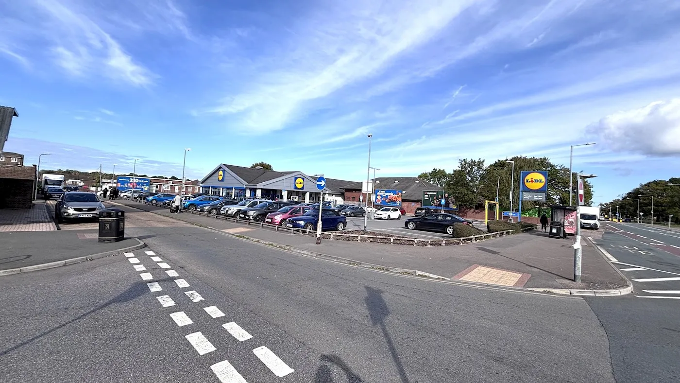 101-111, 125-129 & 131-135 Daiglen Drive Parade, South Ockendon, RM15 5EF