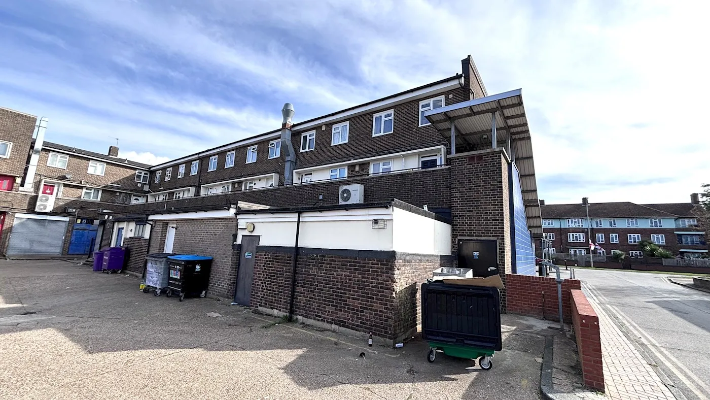 101-111, 125-129 & 131-135 Daiglen Drive Parade, South Ockendon, RM15 5EF