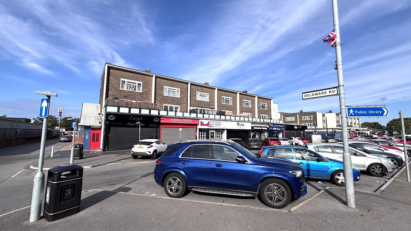 101-111, 125-129 & 131-135 Daiglen Drive Parade, South Ockendon, RM15 5EF