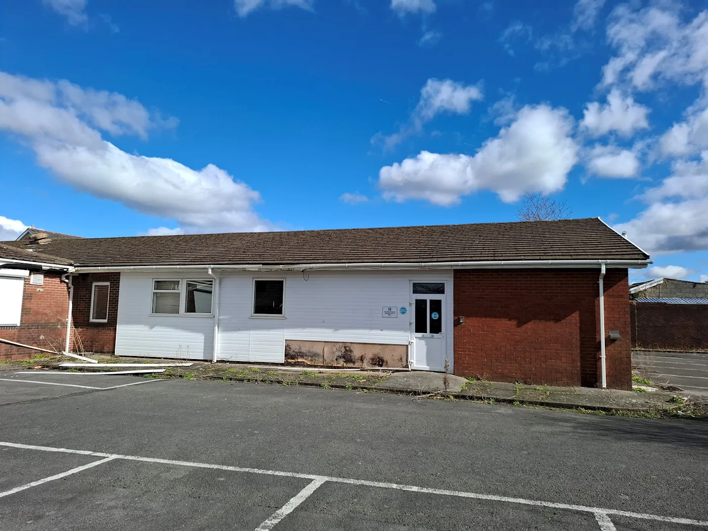 Crown Business Centre, 7 Hall Street, Ammanford, SA18 3BW
