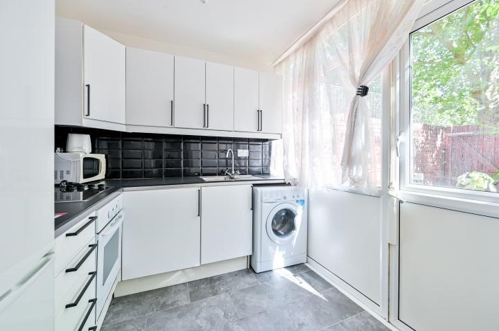 15 Aberfeldy House, John Ruskin Street, London, SE5