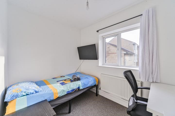 54a, Colegrove Road, London, SE15
