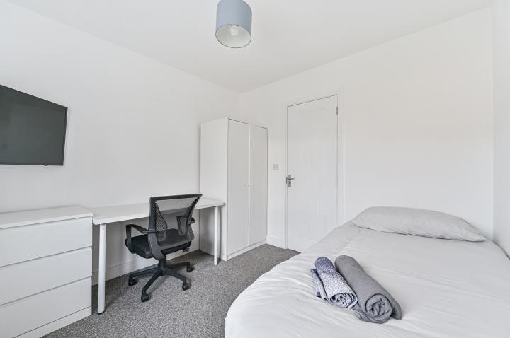 54a, Colegrove Road, London, SE15