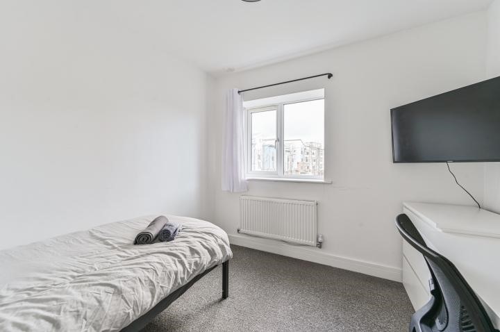 54a, Colegrove Road, London, SE15