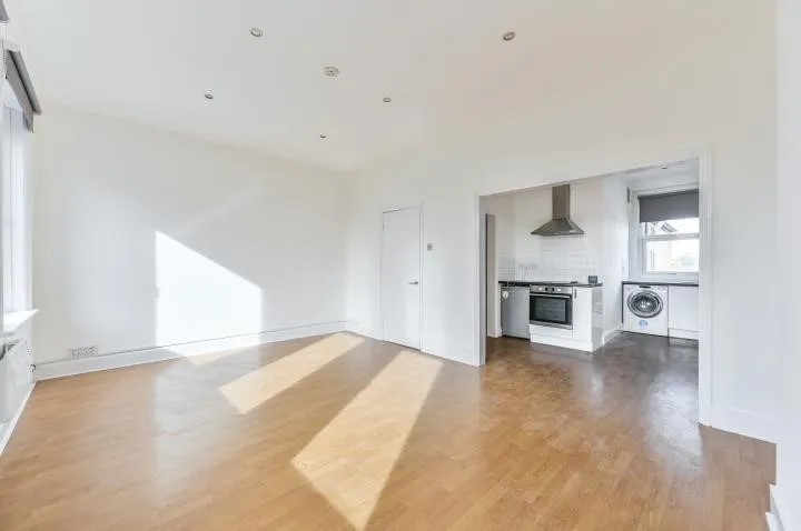 Flat 3, 12-14 Trinity Road, London, SW17