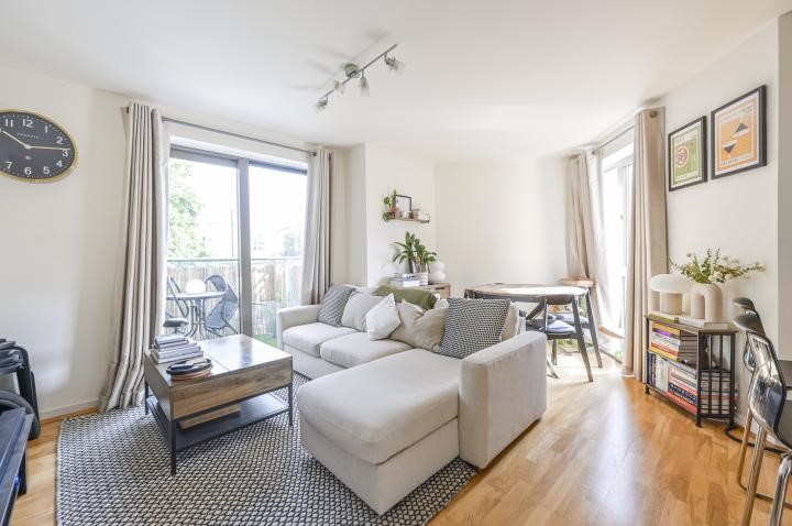 Caxton Apartments, Cable Street, London, E1