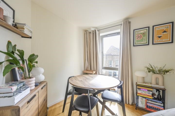 Caxton Apartments, Cable Street, London, E1
