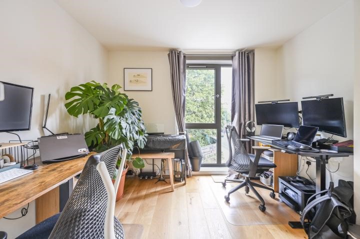 Caxton Apartments, Cable Street, London, E1
