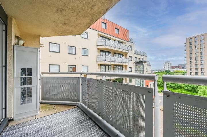Wards Wharf Approach, London, E16