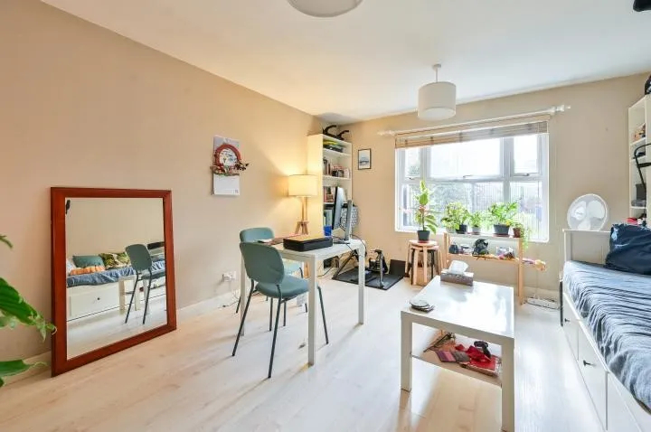 Longfellow Way, London, SE1
