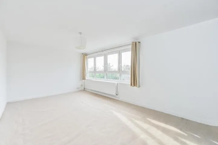 Roydon Close, London, SW11