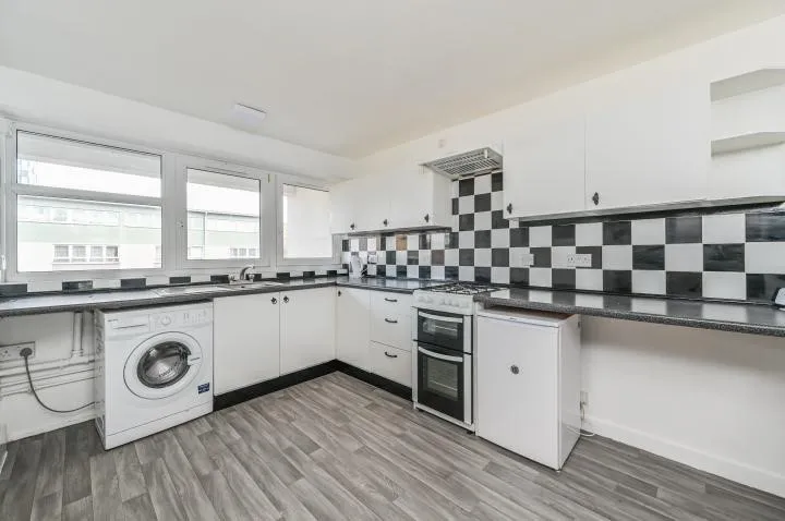 Roydon Close, London, SW11