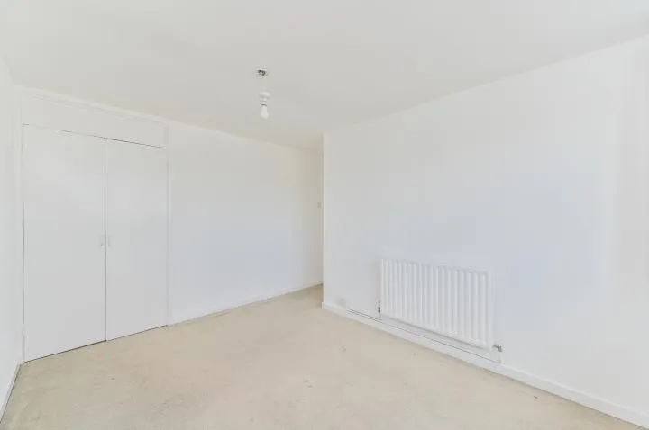 Roydon Close, London, SW11
