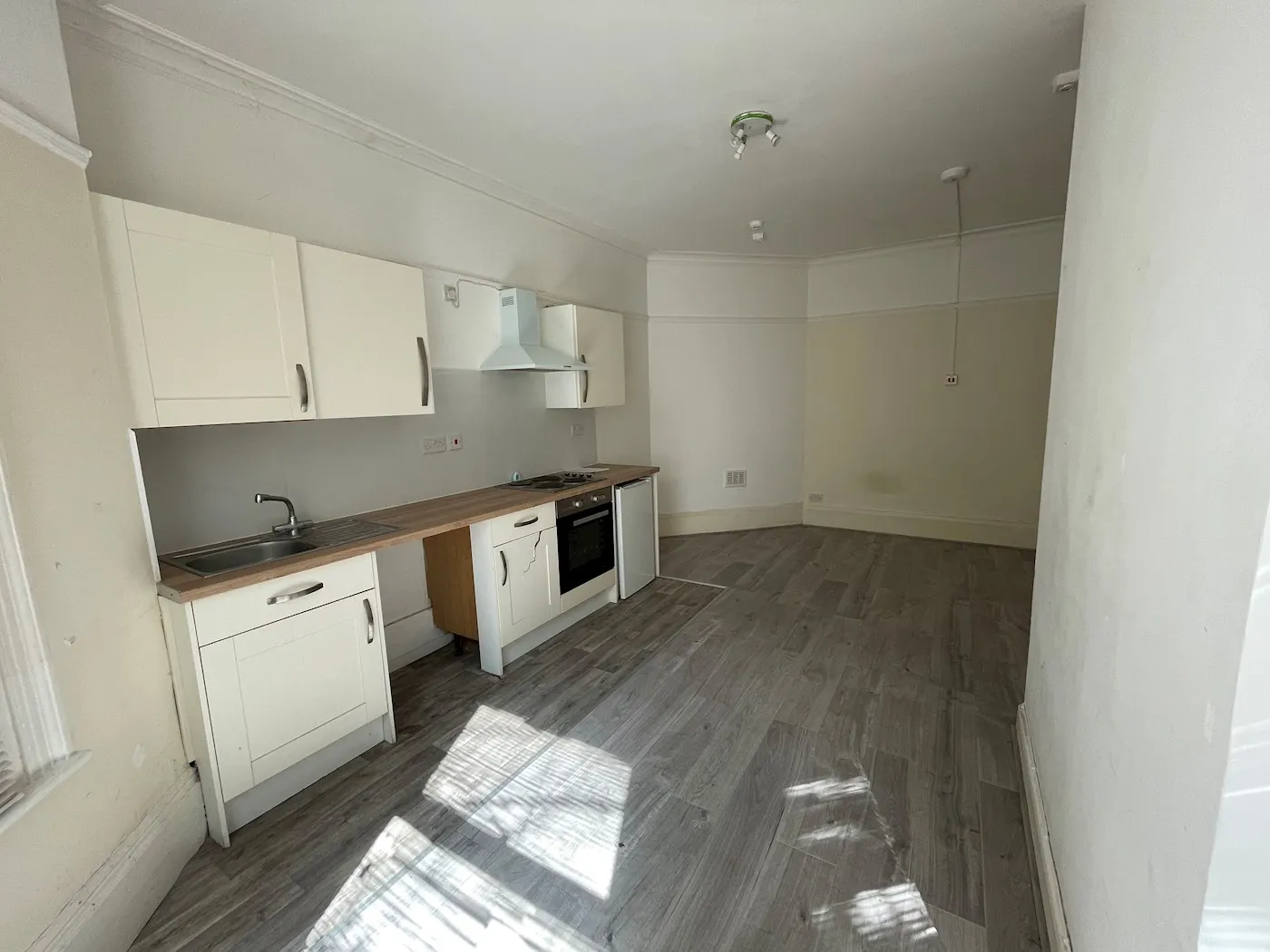 Flat 2, 27 Biscot Road, Luton, LU3 1AH