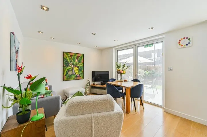 Napier Close, London, SE8