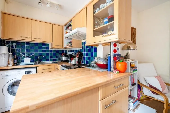 Shirley Court, York Road, Guildford, Surrey, GU1