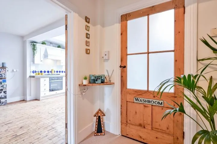 Yew Tree House, Horsham Road, Cranleigh, Surrey, GU6