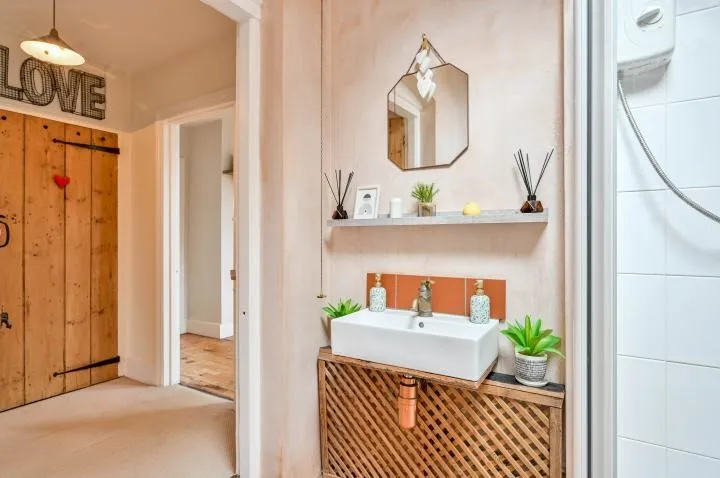 Yew Tree House, Horsham Road, Cranleigh, Surrey, GU6