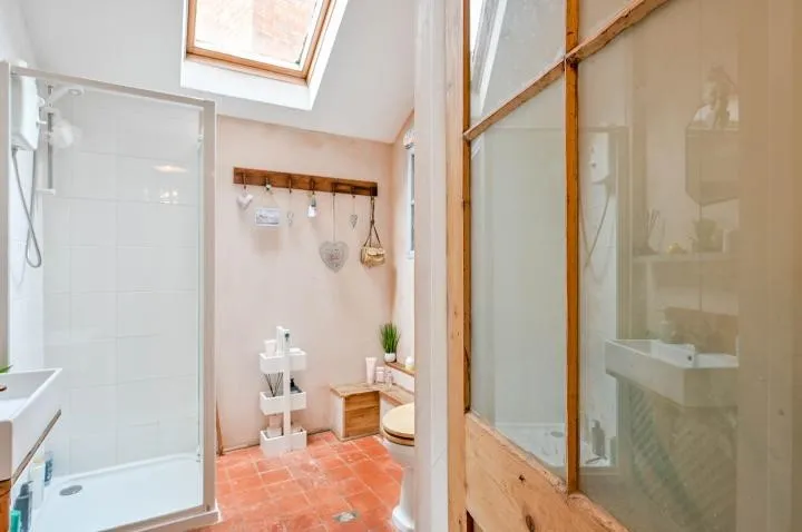 Yew Tree House, Horsham Road, Cranleigh, Surrey, GU6